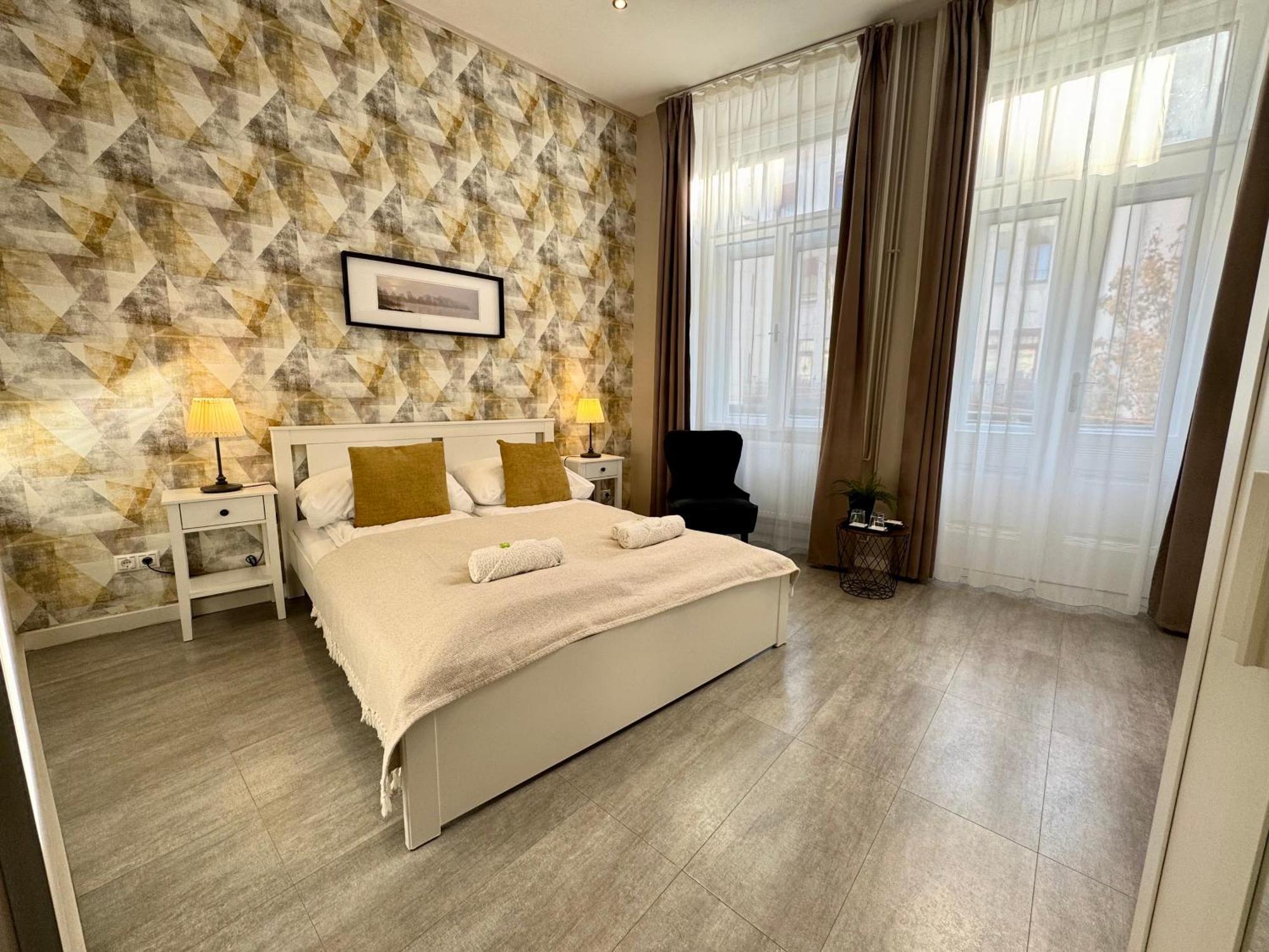 Center Rooms Miskolc Dış mekan fotoğraf