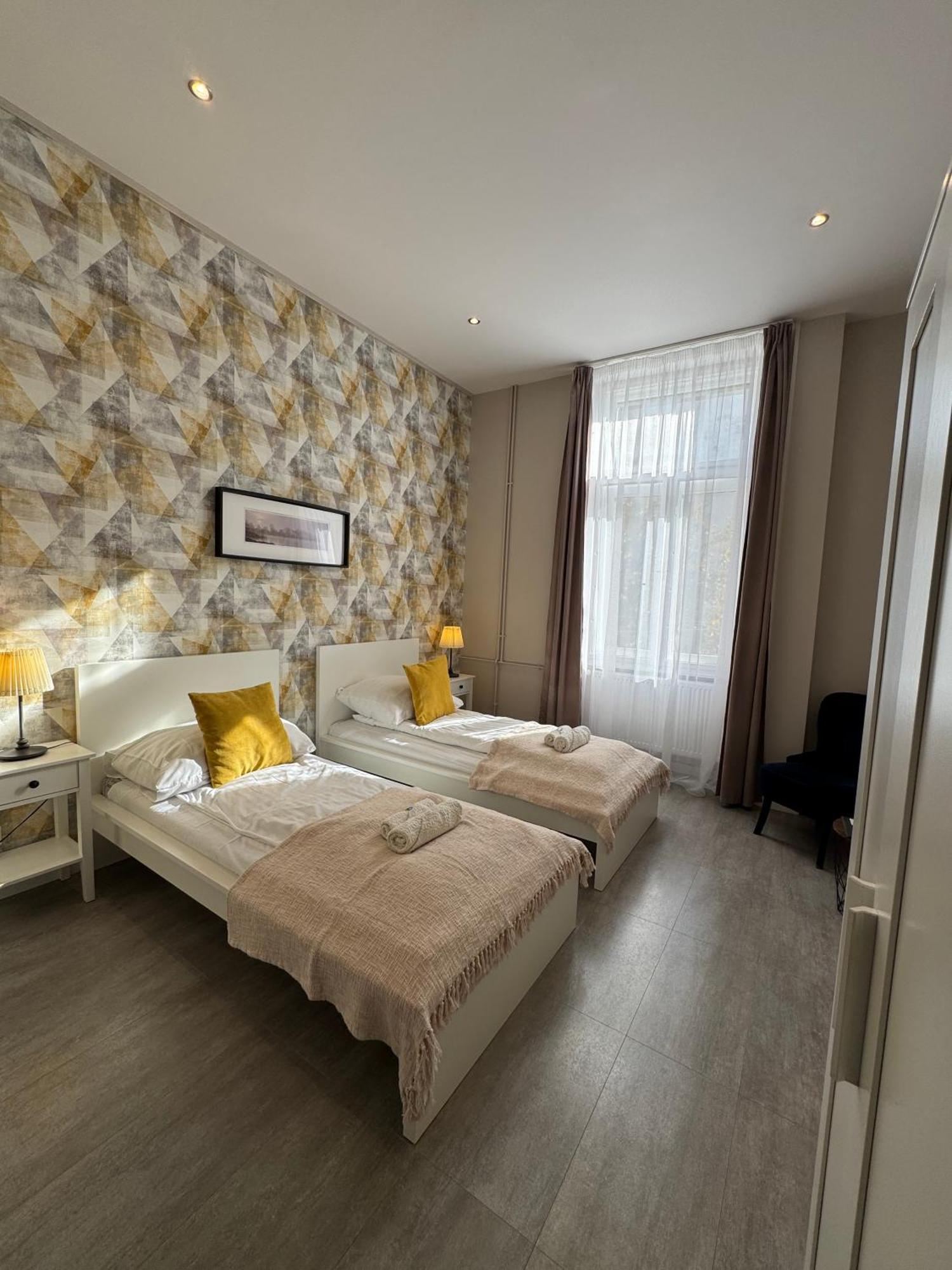 Center Rooms Miskolc Dış mekan fotoğraf